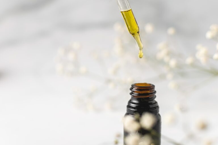 ESSENTIAL OILS: FEEL THE DIFFERENCE