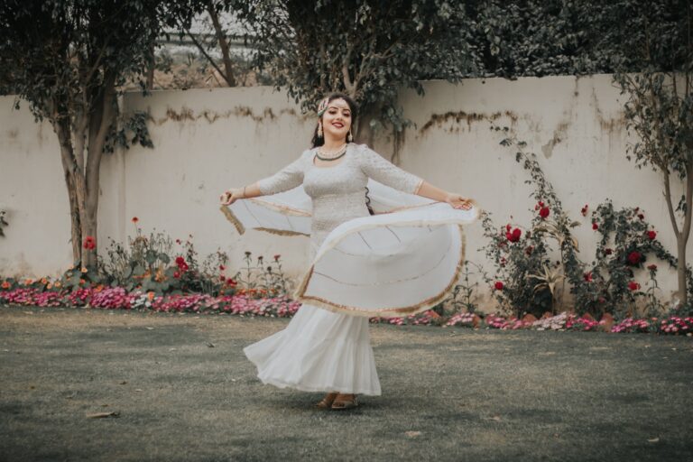  Which website is better for purchasing Pakistani dresses from the USA?